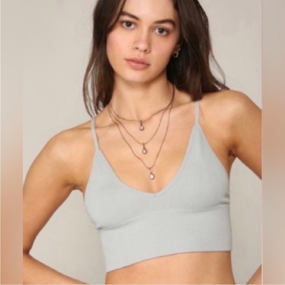 NWOT Free People Ali Low-Back Seamless Bra in Ice Grey (Silver). Size M/L (8-14) - Picture 1 of 6